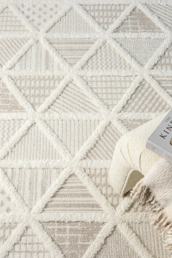 Nordic Diamond Pattern Tassel Rug - Image 3